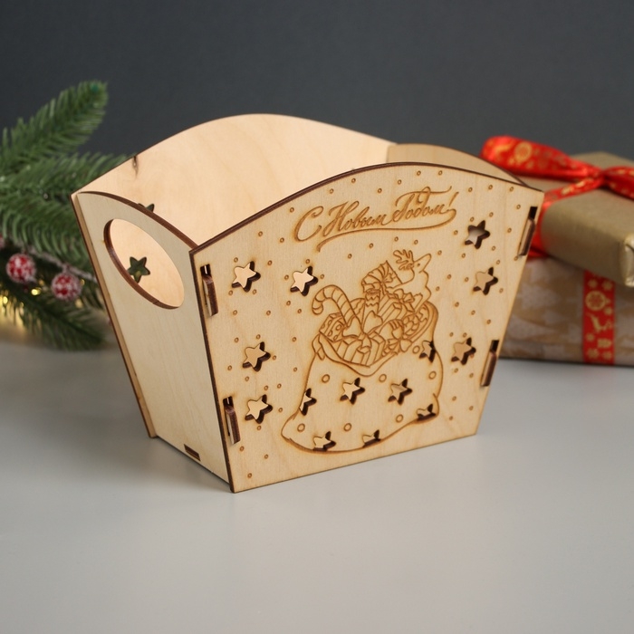 Новогодняя корзинка-шкатулка Новогодняя корзинка-шкатулка "Подарки" 18х12х15 см