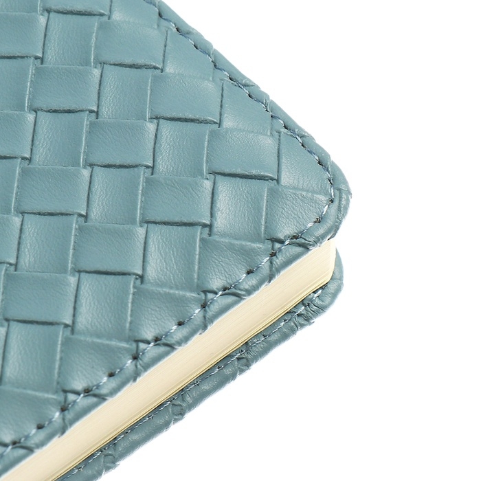 Ежедневник недатированный A5 136 листов кожзам deVENTE. Clair, твердая обложка с поролоном, перфорация, ляссе, блок 70, голубой