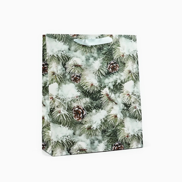 Пакет подарочный новогодний ламинированный &laquo;Зимняя ель&raquo;, M 26 х 30 х 9 см , Новый год