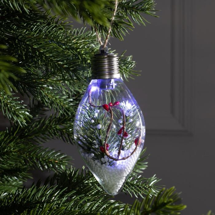 Ёлочный шар «Ветка ели», батарейки, 5 LED, свечение белое Ёлочный шар «Ветка ели», батарейки, 5 LED, свечение белое