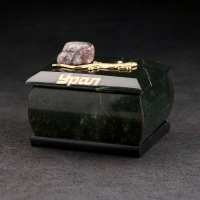 Шкатулка "Урал" прямоугольная, змеевик, с декоративным камнем, 7,5х5,5х5,5 см Шкатулка "Урал" прямоугольная, змеевик, с декоративным камнем, 7,5х5,5х5,5 см