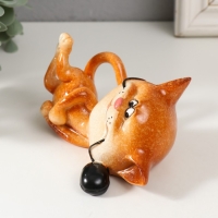 Сувенир полистоун лак "Котик играет с компьютерной мышкой" 12х8,5х6,8 см