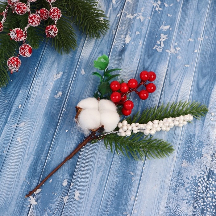 Декор "Зимние грезы" хлопок ягоды еловые веточки, 21 см
