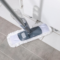 Швабра для мытья пола с распылителем Доляна, насадка из микрофибры 40&times;10 см, металлическая ручка 124 см, цвет МИКС