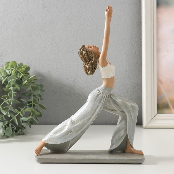 Сувенир полистоун "Девушка - асана воина" 19х6х26,5 см