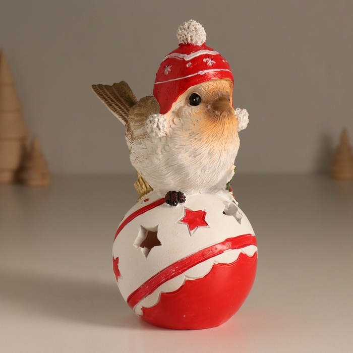 Сувенир полистоун свет "Птичка в шапке с помпонами на ёлочном шарике" 7,5х9,5х15 см