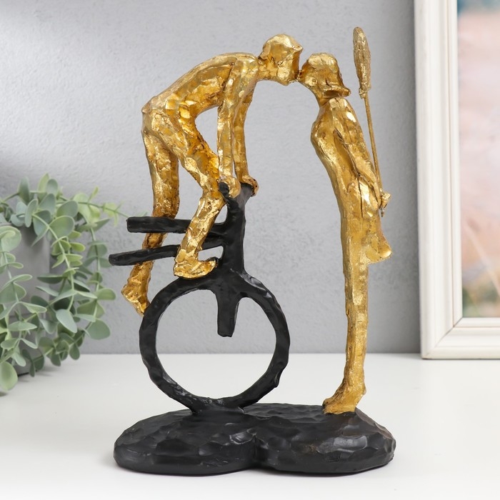 Сувенир полистоун Сувенир полистоун "Поцелуй, пара, моноцикл и воздушный шар" золото 26х17х11 см