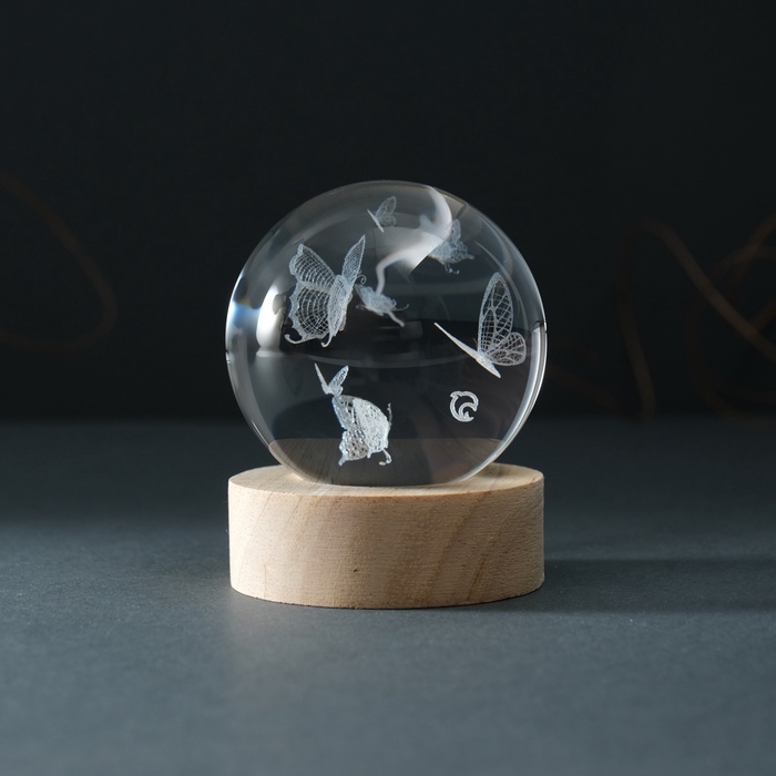 Сувенир стекло подсветка Сувенир стекло подсветка "Шар. Бабочки" d=6 см подставка дерево, USB