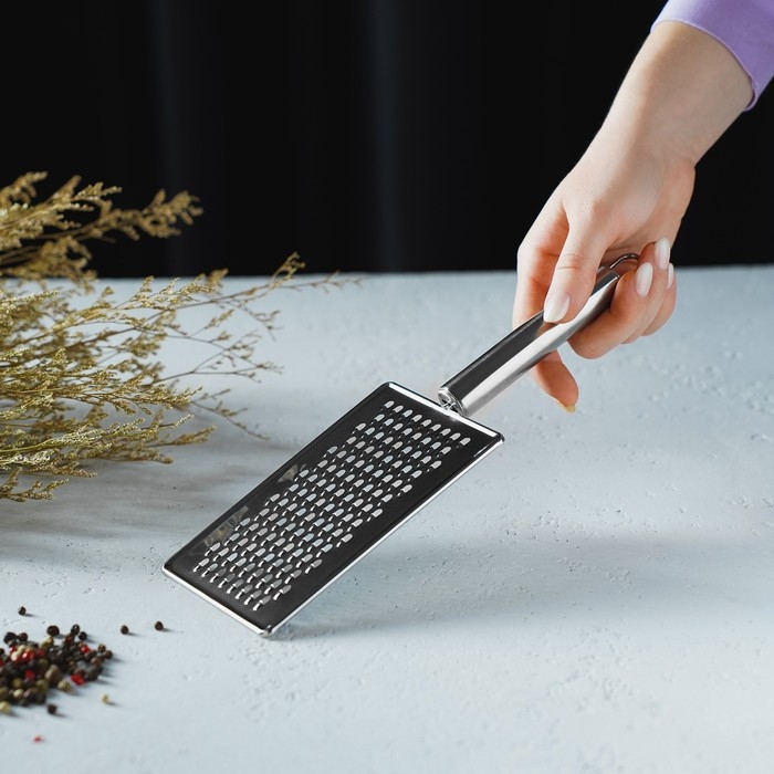 Тёрка для сыра Доляна &laquo;Металлик&raquo;, 14&times;8 см, мелкая, с ручкой, цвет серебристый