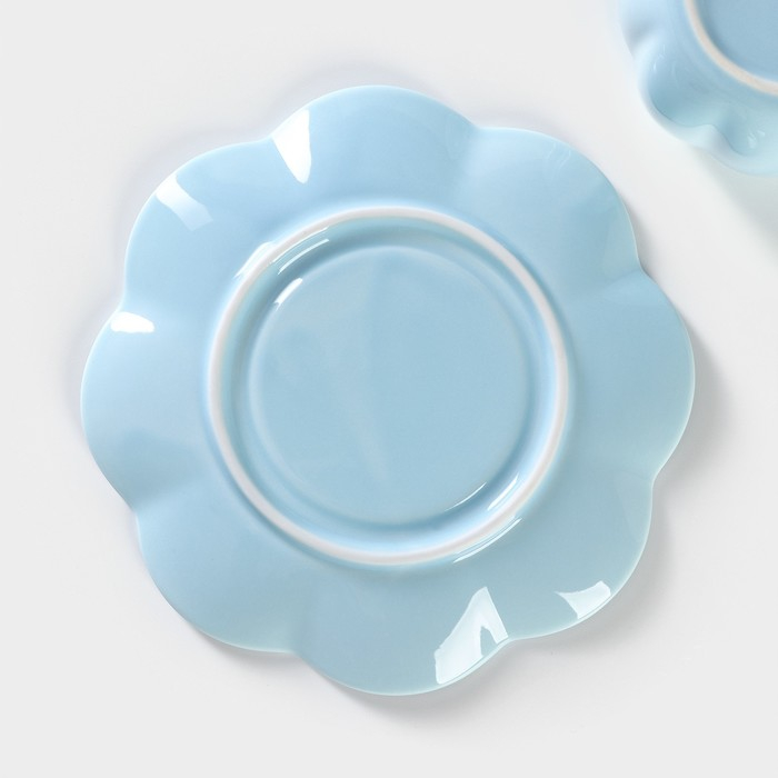 Чайная пара керамическая «Цветок», 3 предмета: чашка 240 мл, блюдце d=16 см, ложка, цвет голубой Чайная пара керамическая «Цветок», 3 предмета: чашка 240 мл, блюдце d=16 см, ложка, цвет голубой