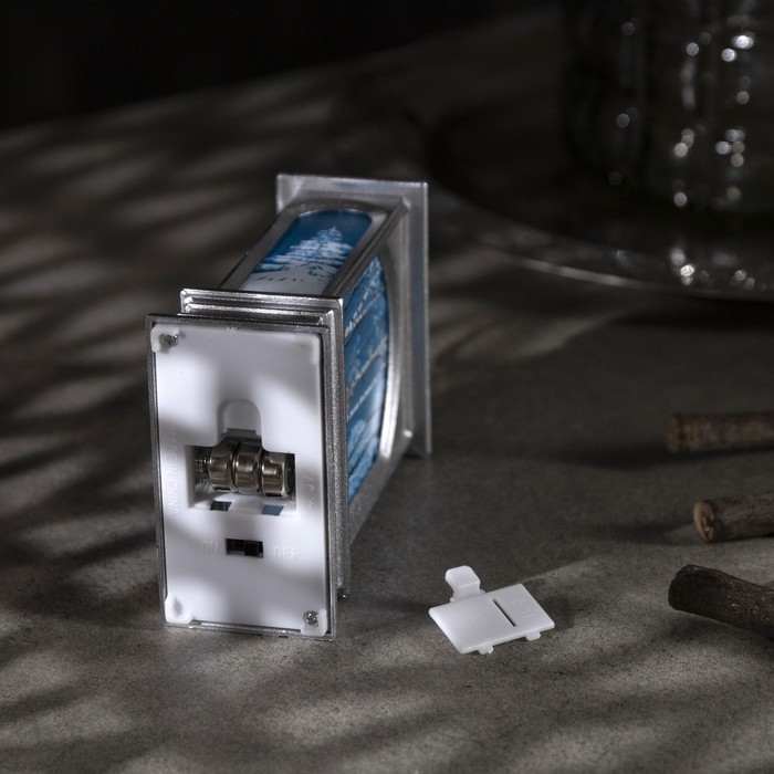 Светодиодная фигура &laquo;Серебристый фонарь с оленями&raquo; 7 &times; 13 &times; 3.5 см, пластик, батарейки AG13х3 (в комплекте), свечение тёплое белое