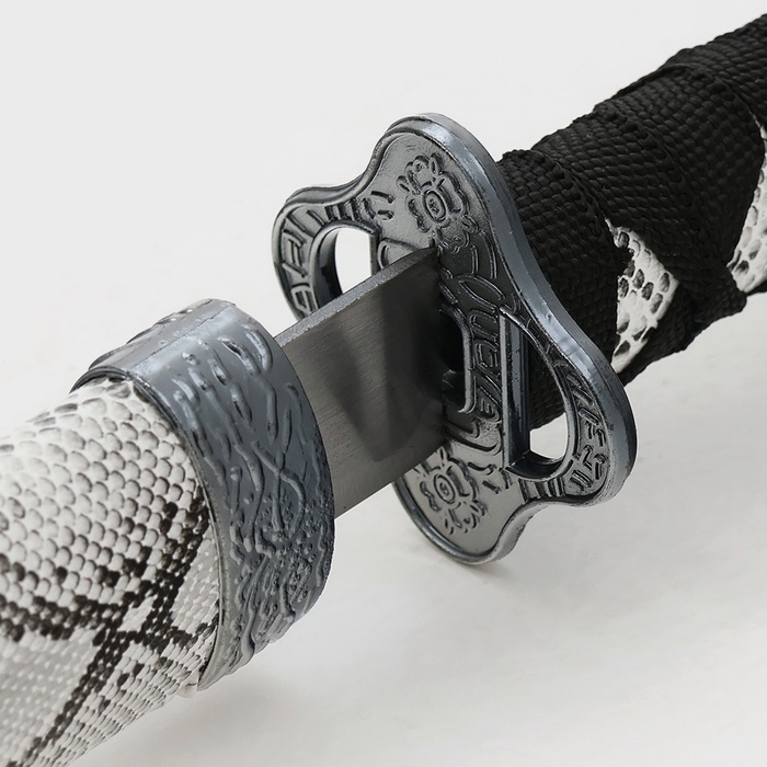 Сув. изделие катаны 3в1 на подставке, ножны кожзам, змея серая 47/70/89см Сув. изделие катаны 3в1 на подставке, ножны кожзам, змея серая 47/70/89см