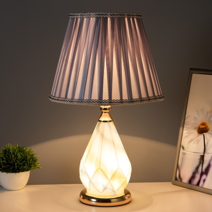 Лампа настольная с подсветкой "Мирана" 1x60Вт E27 золото 25х25х45 см RISALUX