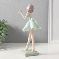 Сувенир полистоун "Влюблённая в принца-лягушку девушка" 11х10х24 см