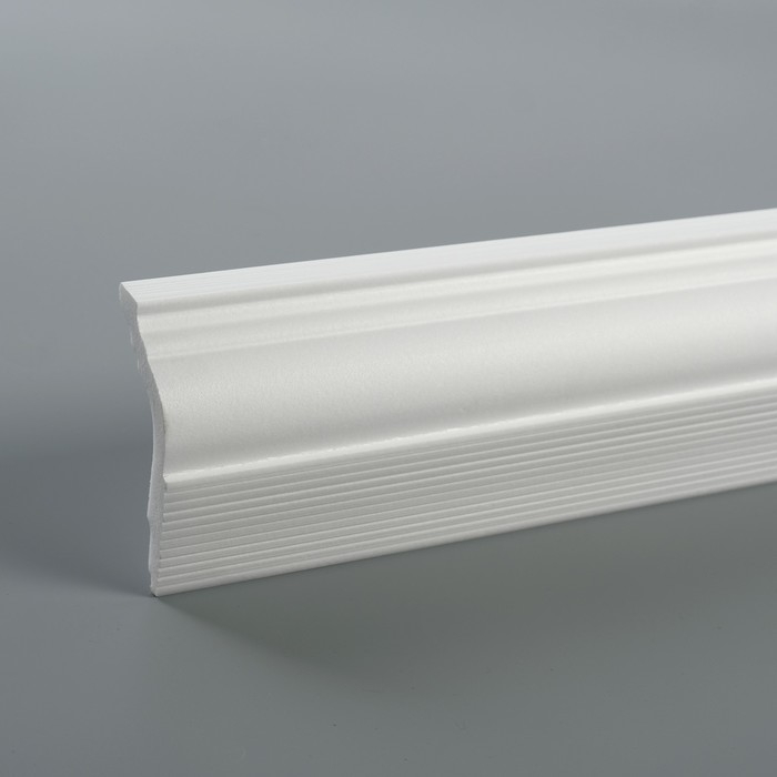 Плинтус потолочный экструдированный 10024Е, белый 49х87х2000 мм