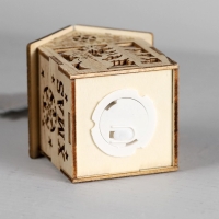 Ёлочная игрушка &laquo;Домик со снеговиком&raquo;, от батареек, свечение тёплое белое