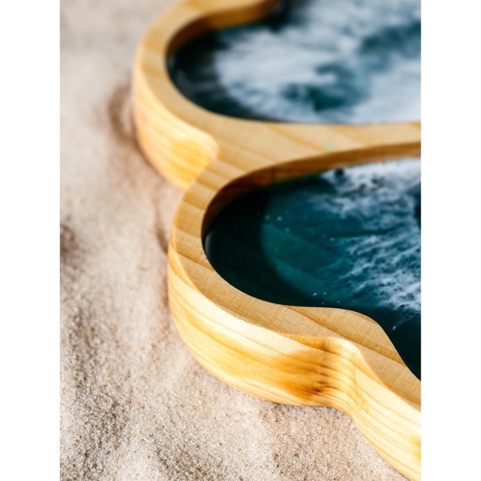 Менажница авторская с эпоксидной пищевой смолой Adelica, 22,5&times;22,5 см, цельный кедр, рисунок МИКС