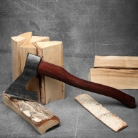 Топор охотничий кованый ТУНДРА ПРОФИ, топорище высшего сорта "дуб" воск, с чехлом, 1200 г