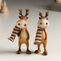 Сувенир полистоун "Лосяш в полосатом коричневом шарфе" МИКС 3х3х9,5 см Сувенир полистоун "Лосяш в полосатом коричневом шарфе" МИКС 3х3х9,5 см