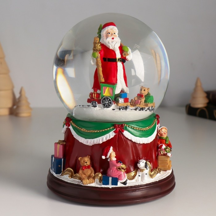 Сувенир полистоун водяной шар музыка Сувенир полистоун водяной шар музыка "Дед Мороз и поезд" крутится d=12 см 13,5х13,5х18 см