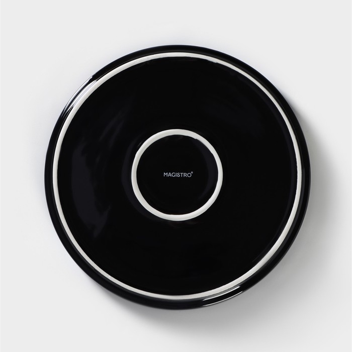 Набор фарфоровой посуды на 2 персоны Magistro La palla, 7 предметов: тарелка d=23 см, 2 тарелки d=23,2 см, 2 тарелки 1000 мл, 2 салатника 1000 мл, цвет чёрный Набор фарфоровой посуды на 2 персоны Magistro La palla, 7 предметов: тарелка d=23 см, 2 тарелки d=23,2 см, 2 тарелки 1000 мл, 2 салатника 1000 мл, цвет чёрный