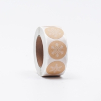 Новый год. Наклейки крафт в рулоне "Снежинки", 500 шт,2,5 х 2,5 см