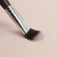 Кисть для макияжа &laquo;Brush GRAPHITE&raquo;, 17,5 (&plusmn; 1) см, цвет тёмно-серый/серебристый