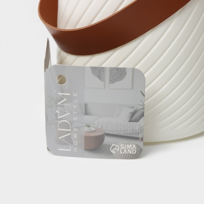 Ваза для цветов LaDо́m «Ведёрко», 2,8 л, 18×16,5×14 см, цвет белый Ваза для цветов LaDо́m «Ведёрко», 2,8 л, 18×16,5×14 см, цвет белый