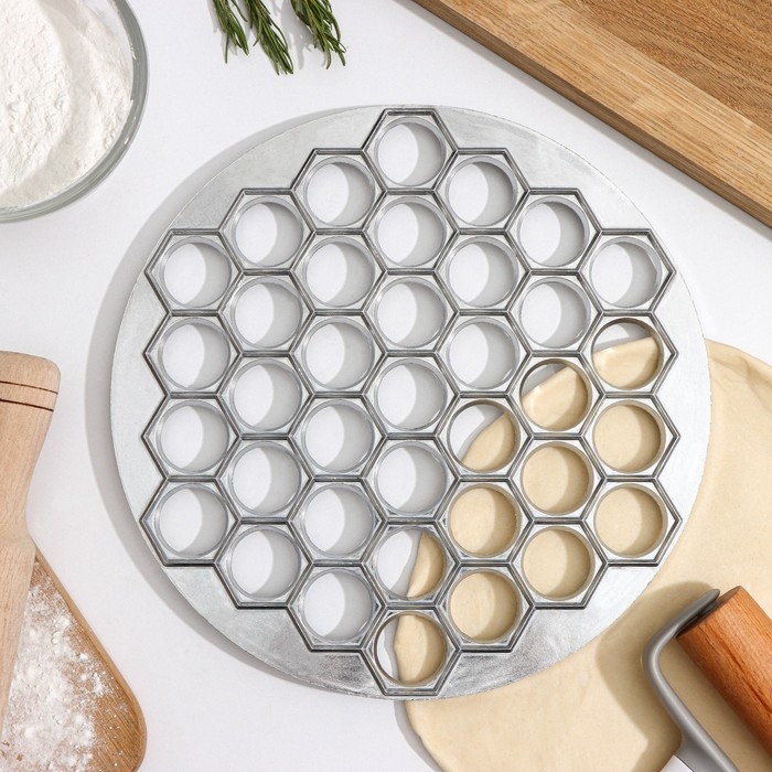 Форма для лепки пельменей Доляна, d=25 см, 37 ячеек Форма для лепки пельменей Доляна, d=25 см, 37 ячеек