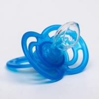 Соска - пустышка силиконовая ортодонтическая &laquo;Бантик&raquo;, от 3 мес., с колпачком, цвет голубой