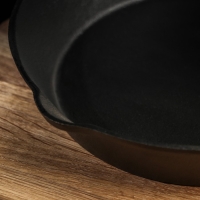 Сковорода чугунная Magma «Эко», 25×4,5 см, с 2 сливами и съёмной деревянной ручкой, индукция, цвет чёрный Сковорода чугунная Magma «Эко», 25×4,5 см, с 2 сливами и съёмной деревянной ручкой, индукция, цвет чёрный