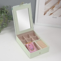 Шкатулка кожзам для украшений с зеркалом "Динозаврики" зелёная 15х21,5х5,5 см Шкатулка кожзам для украшений с зеркалом "Динозаврики" зелёная 15х21,5х5,5 см