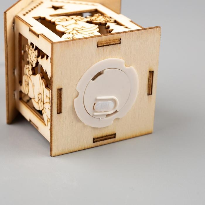 Ёлочная игрушка &laquo;Домик с Дедом Морозом и ёлкой&raquo;, от батареек, свечение тёплое белое