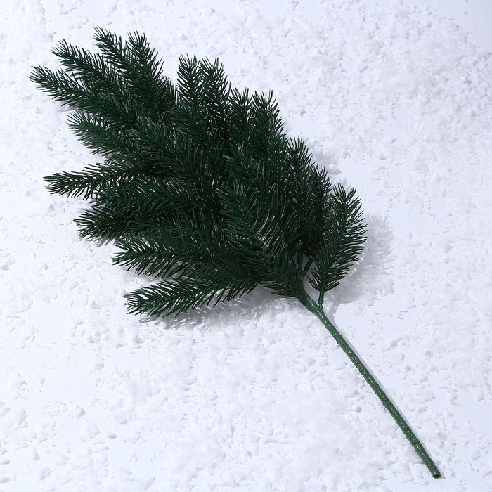 Декор &laquo;Ветвь пушистой ели&raquo;