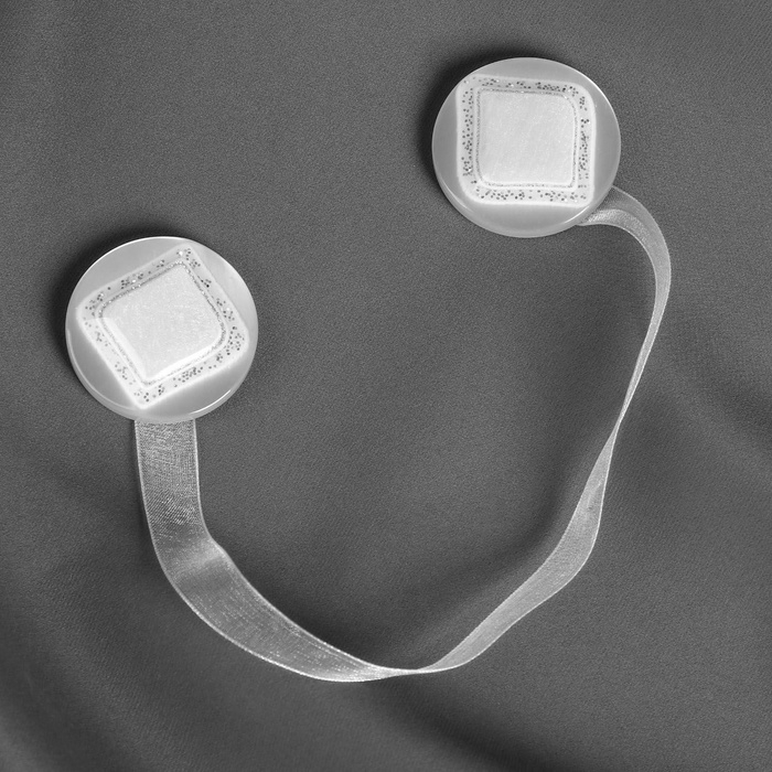 Подхват для штор «Ромб блестящий», 4 × 4 см, цвет белый Подхват для штор «Ромб блестящий», 4 × 4 см, цвет белый