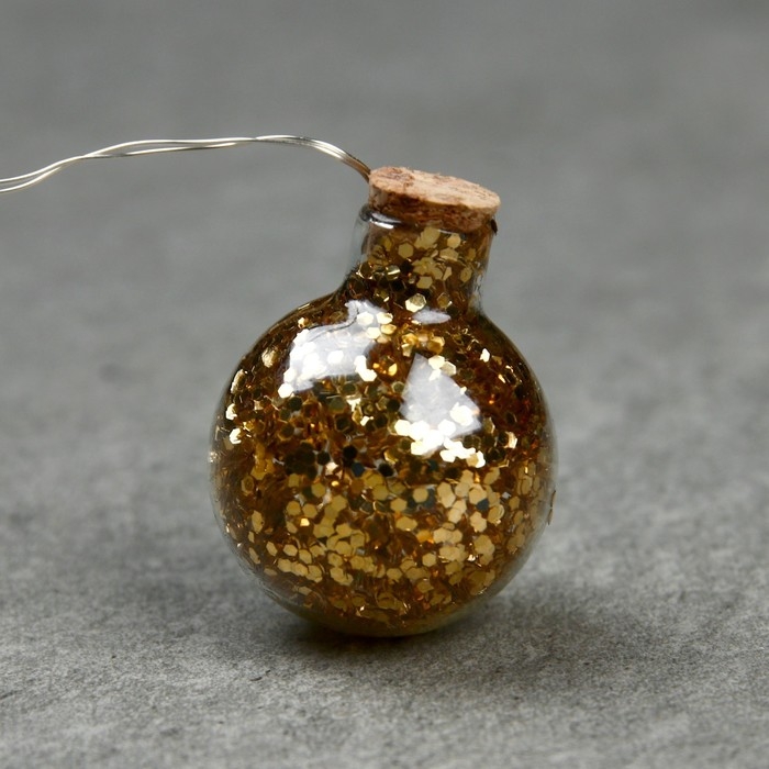 Гирлянда «Нить» 1.6 м с насадками «Шарики с золотистым конфетти», IP20, серебристая нить, 15 LED, батарейки ААх2 (нет в комплекте), свечение тёплое белое Гирлянда «Нить» 1.6 м с насадками «Шарики с золотистым конфетти», IP20, серебристая нить, 15 LED, батарейки ААх2 (нет в комплекте), свечение тёплое белое