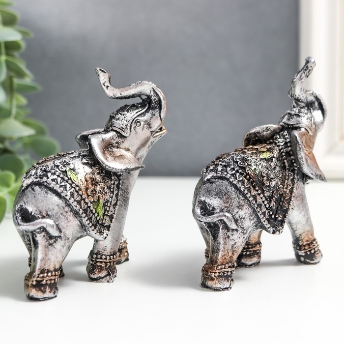 Сувенир полистоун "Слоники в треугольных попонах" набор 2 шт 8х3х7,5 см