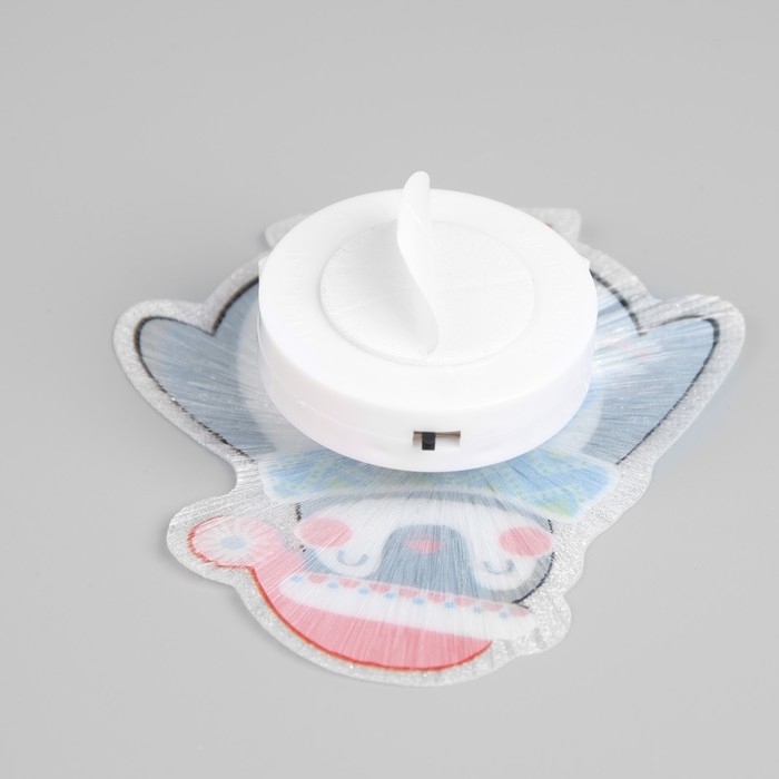 Светодиодная игрушка на липучке &laquo;Пингвин в шапке&raquo; 7.5 &times; 8 см, батарейки LR44х3 (в комплекте), свечение мульти