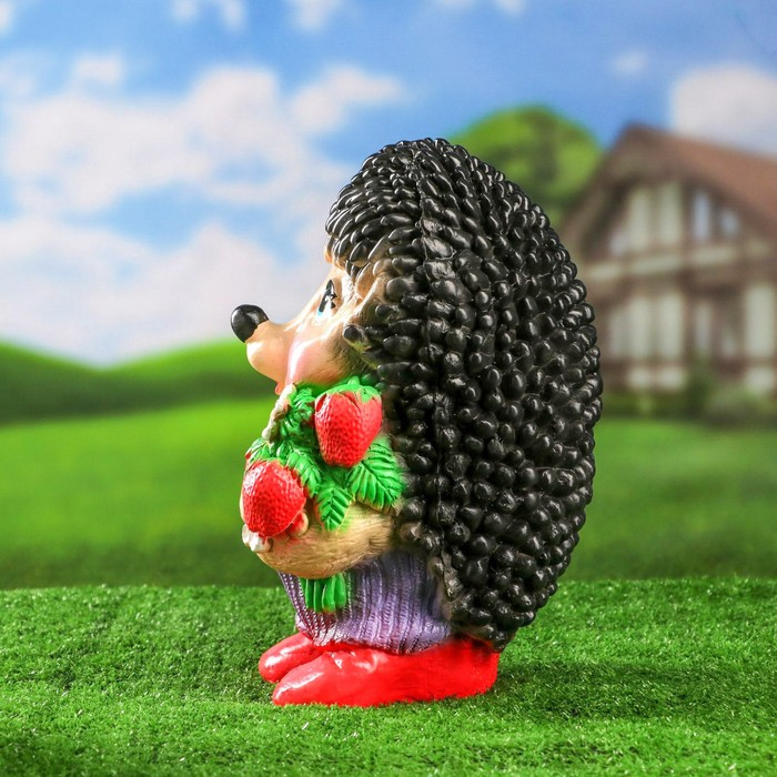 Садовая фигура "Ёж Семен с клубничкой" 17х17х35см