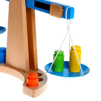 Деревянная игрушка &laquo;Весы&raquo;