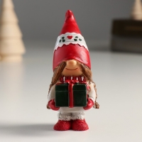 Сувенир полистоун "Дед Мороз со свечой/Бабуся с подарком" МИКС 6,5х4,5х10 см Сувенир полистоун "Дед Мороз со свечой/Бабуся с подарком" МИКС 6,5х4,5х10 см