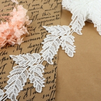 Кружево гипюровое, 100 мм &times; 6,8 &plusmn; 0,5 м, цвет белый