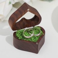 Шкатулка для колец "Сердце", зеленая подушка, темное дерево Шкатулка для колец "Сердце", зеленая подушка, темное дерево