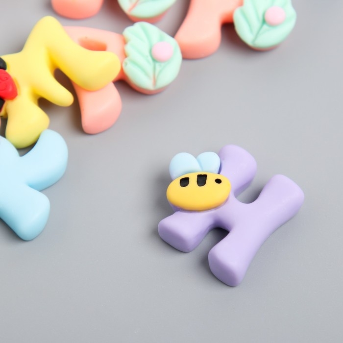 Декор для творчества пластик "Буковки" набор 10 шт 2,3х2,3 см