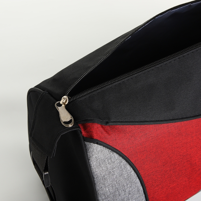 Сумка спортивная на молнии, регулируемый ремень, средний размер, цвет чёрный/красный Сумка спортивная на молнии, регулируемый ремень, средний размер, цвет чёрный/красный