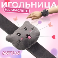 Игольница на браслете &laquo;Кошка&raquo;, 23 &times; 6,5 см, цвет серый МИКС