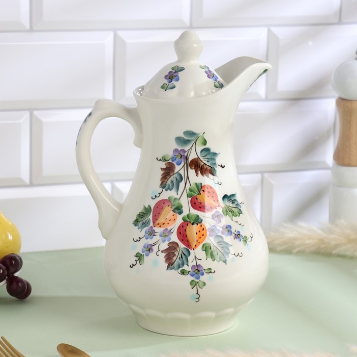 Кувшин &laquo;Клубничка&raquo;, с крышкой, 2 л, 10&times;27 см, 1 сорт, авт. Рогочая Н.В.