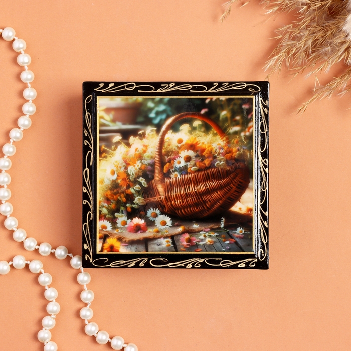 Шкатулка «Полевые цветы в корзине», черная, 10х10 см, лаковая миниатюра Шкатулка «Полевые цветы в корзине», черная, 10х10 см, лаковая миниатюра