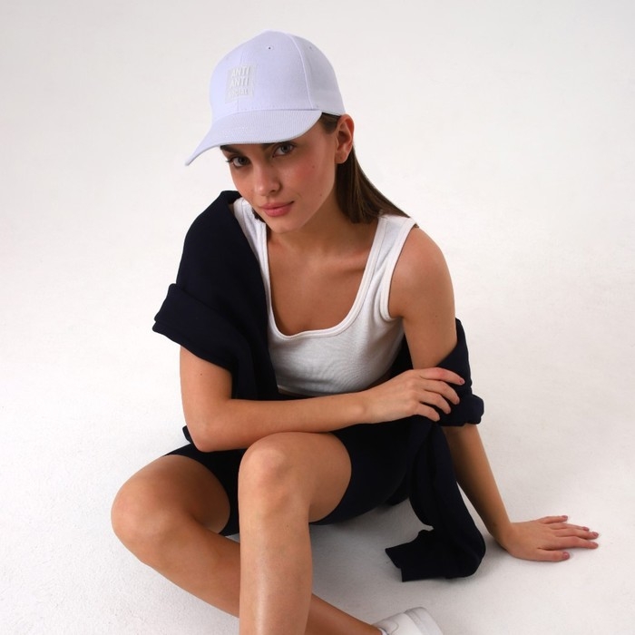 Кепка женская Anti Anti Social, цвет белый Кепка женская Anti Anti Social, цвет белый
