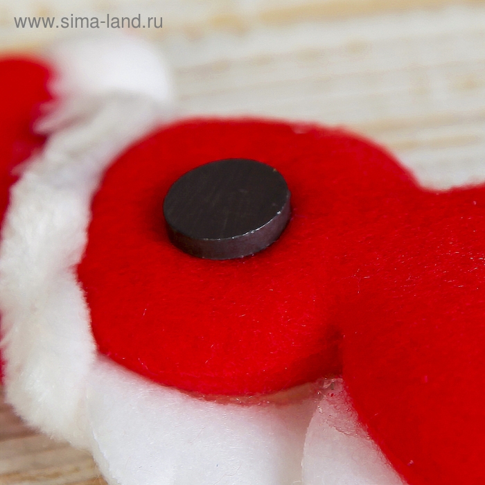 Мягкий магнит "Дед Мороз с ёлочкой" 13 см, бело- красный